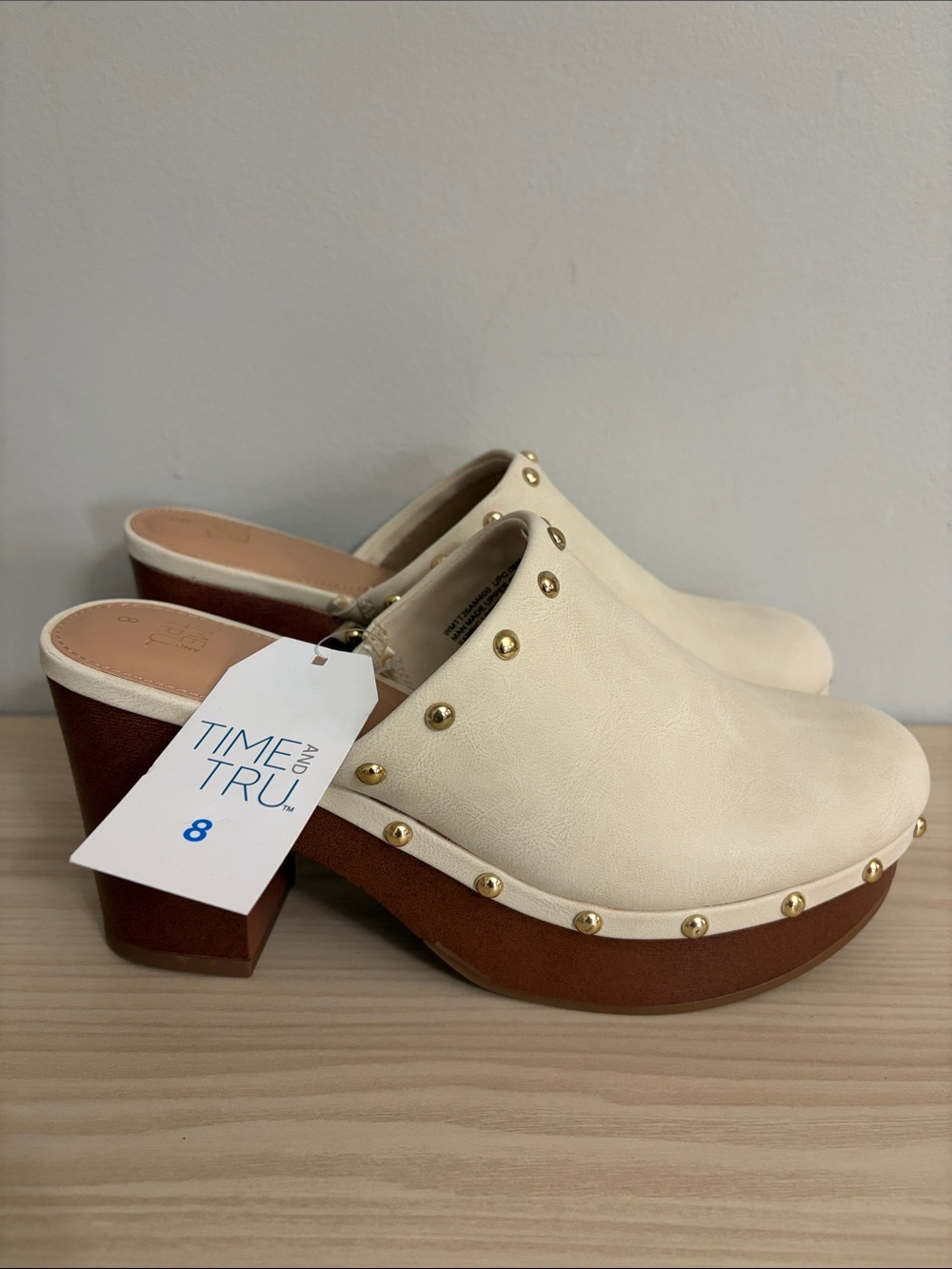 Time and Tru New! Ivory Platform Clog Mules with Gold Studs size 8